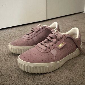 Lilac / orchid colored puma sneakers size 7